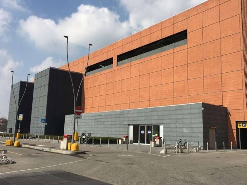 negozio in affitto a Settimo Milanese