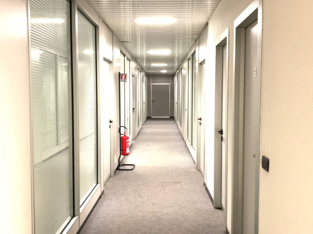 ufficio in affitto a Settimo Milanese in zona Villaggio Cavour