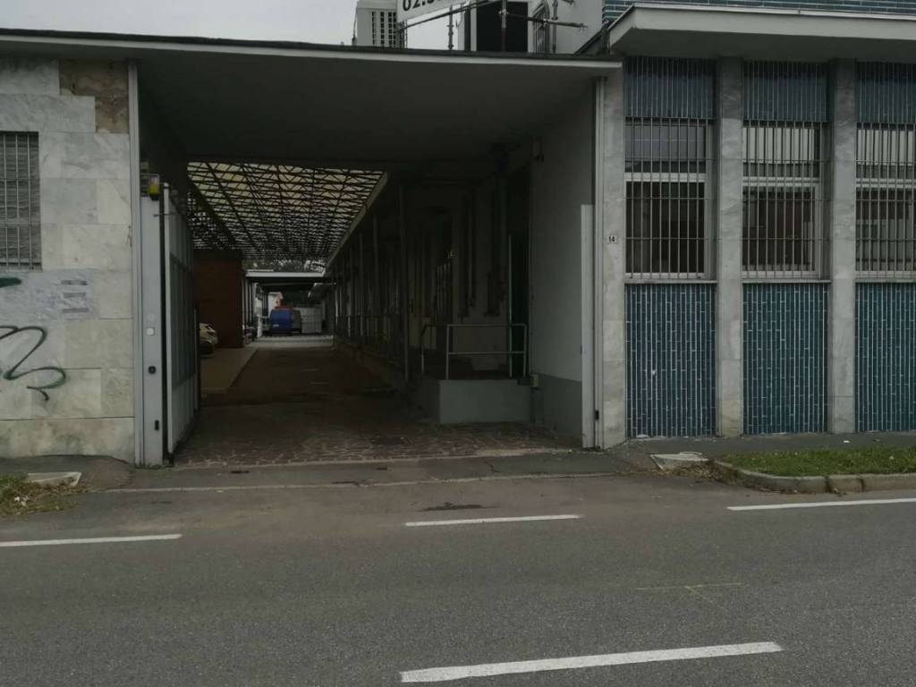 locale commerciale in affitto a Settimo Milanese