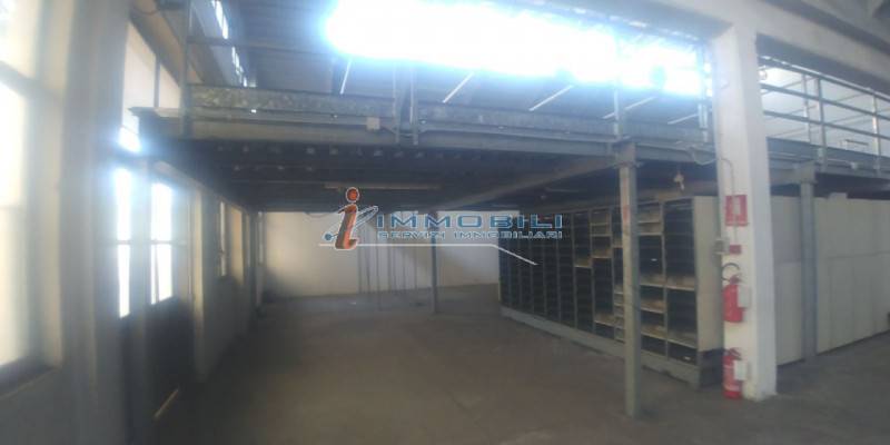 locale di sgombero in affitto a Settimo Milanese