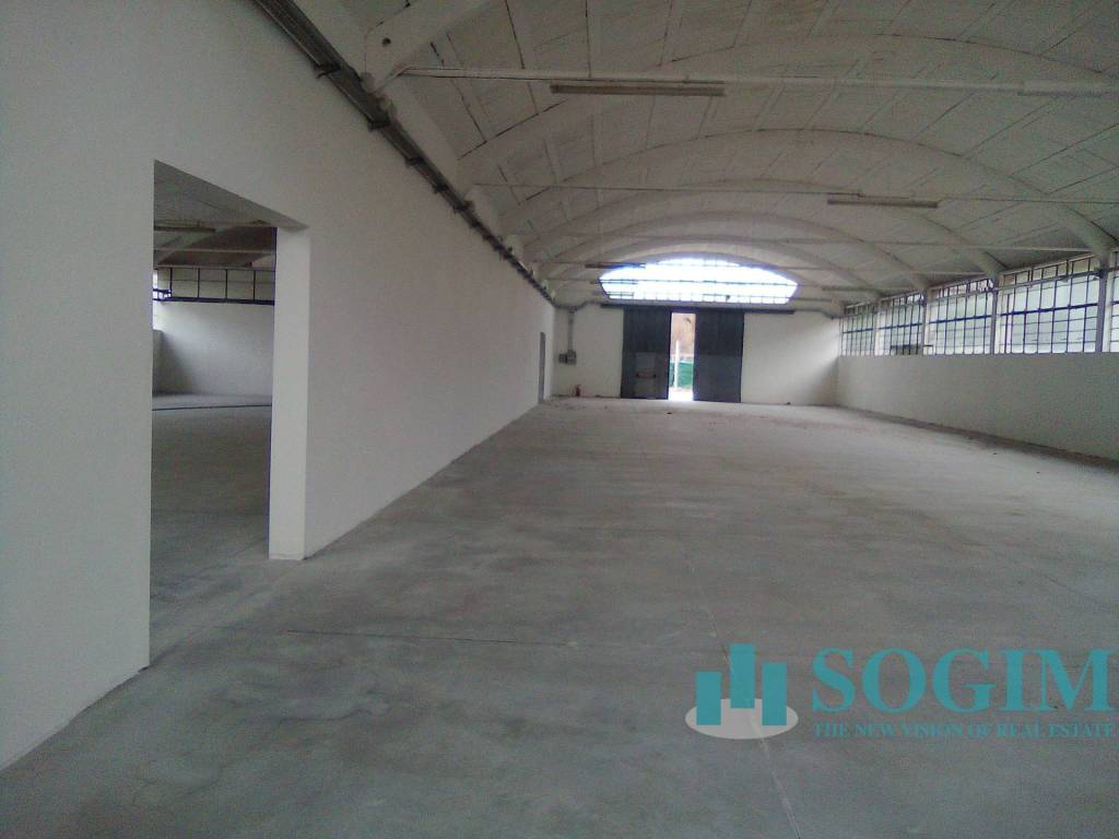 locale commerciale in affitto a Settimo Milanese