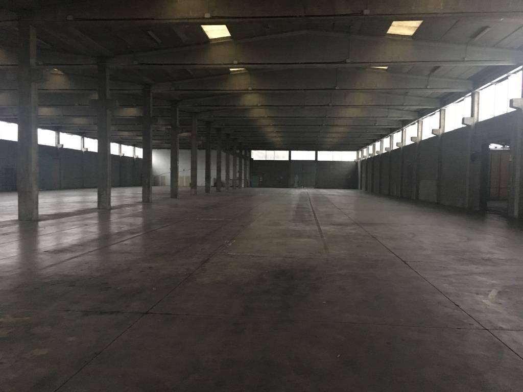 locale commerciale in affitto a Settimo Milanese