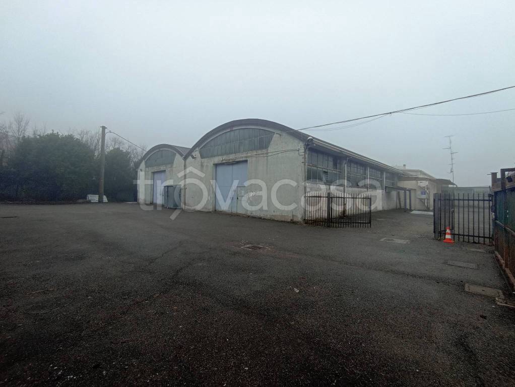locale commerciale in affitto a Settimo Milanese