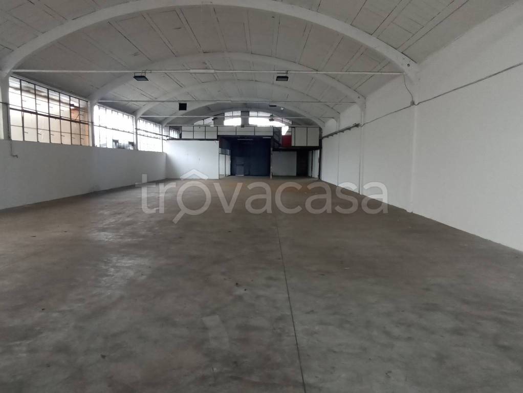 locale commerciale in affitto a Settimo Milanese