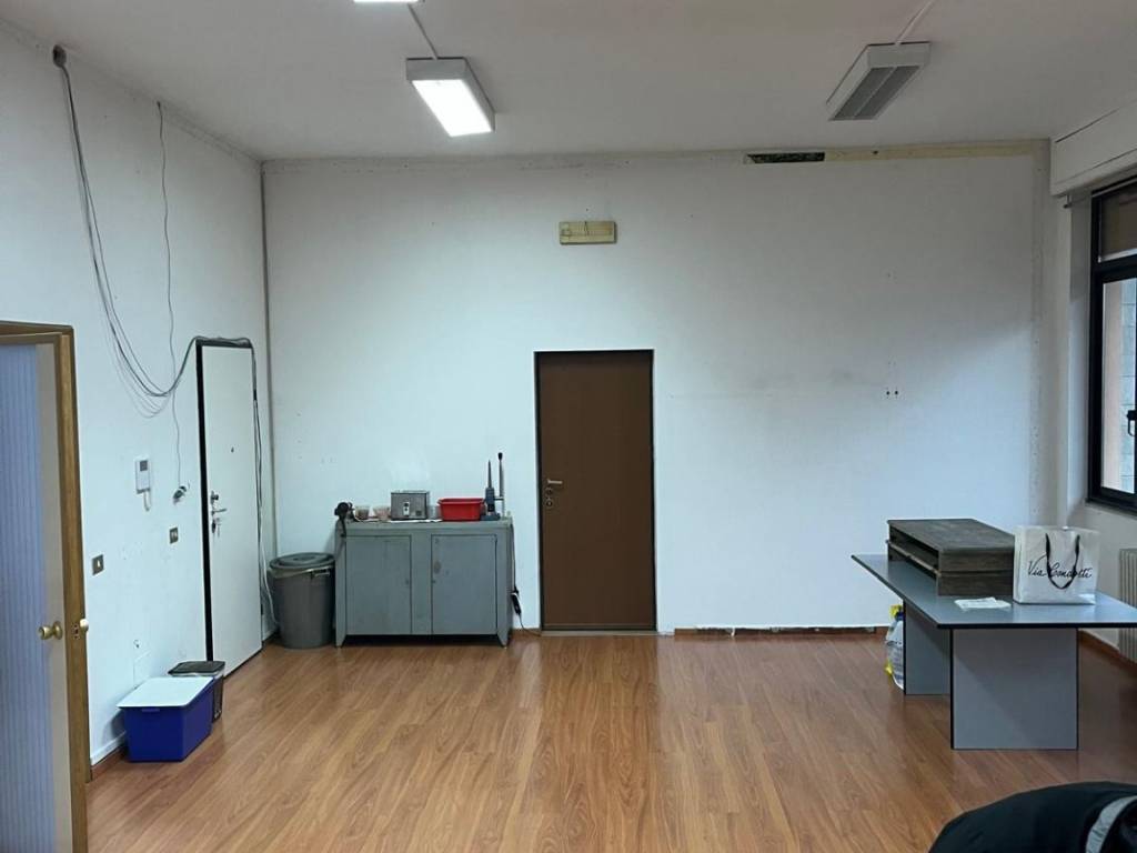 negozio in affitto a Settimo Milanese in zona Seguro