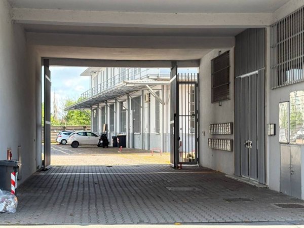 locale commerciale in affitto a Settimo Milanese