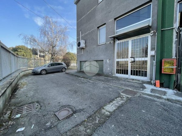locale commerciale in affitto a Settimo Milanese