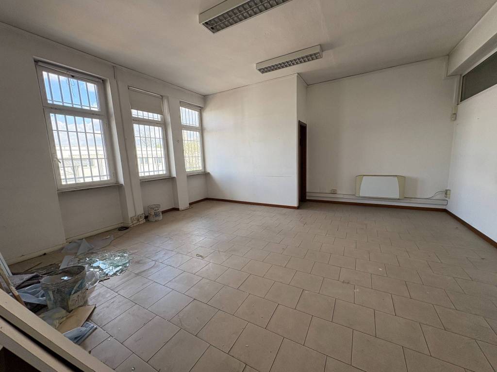 locale commerciale in affitto a Settimo Milanese