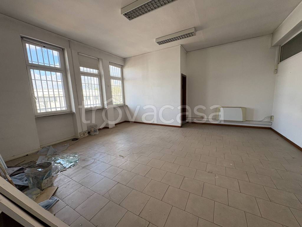 locale commerciale in affitto a Settimo Milanese