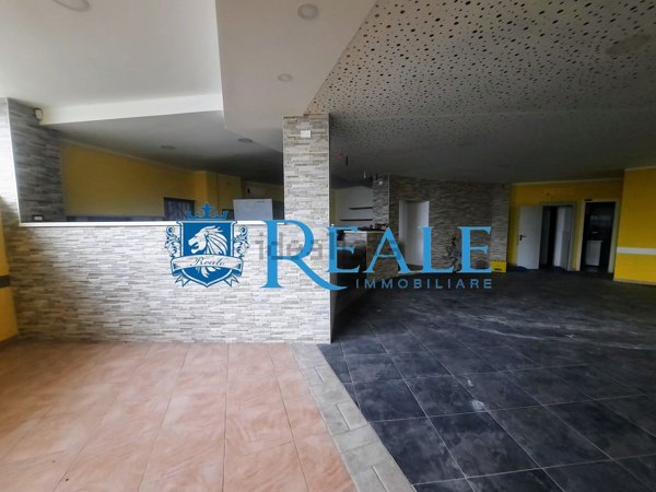 locale commerciale in affitto a Settimo Milanese