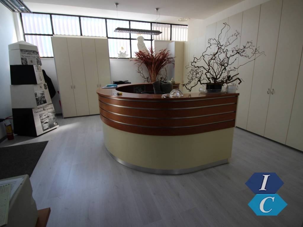 locale commerciale in affitto a Settimo Milanese