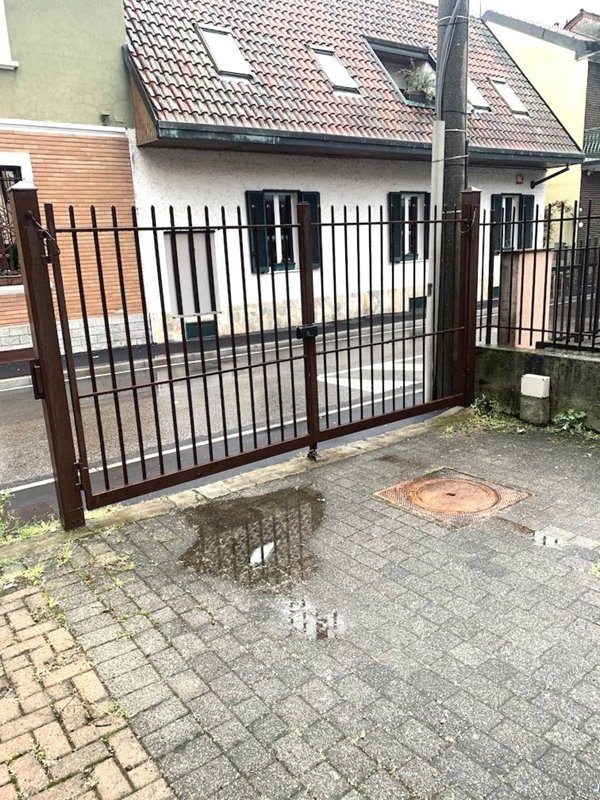 negozio in affitto a Settimo Milanese in zona Villaggio Cavour