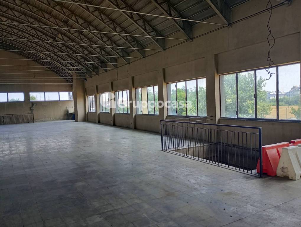 locale commerciale in affitto a Settimo Milanese