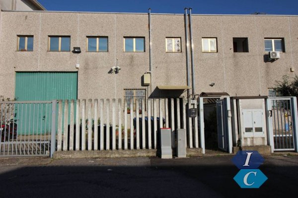 locale commerciale in affitto a Settimo Milanese