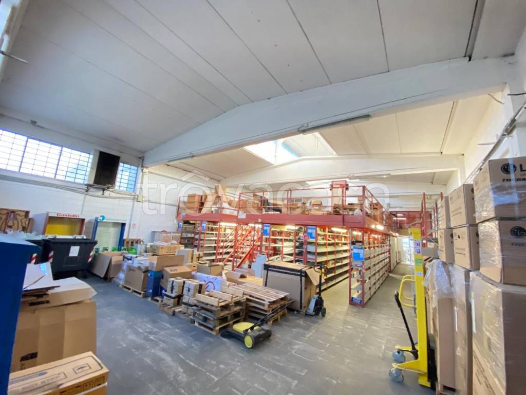 locale commerciale in affitto a Settimo Milanese in zona Seguro