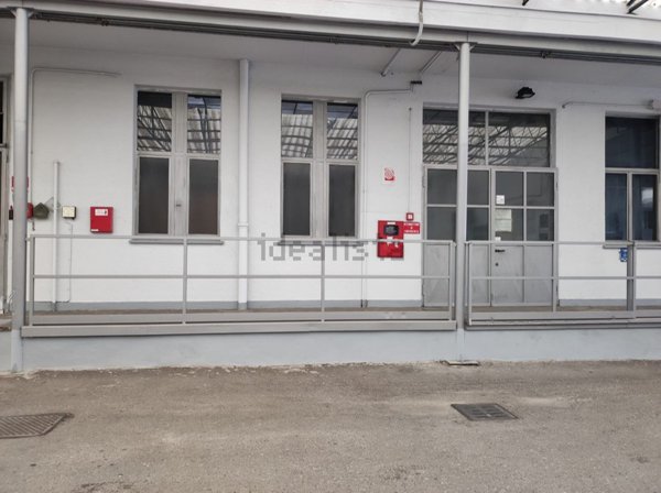 locale di sgombero in affitto a Settimo Milanese