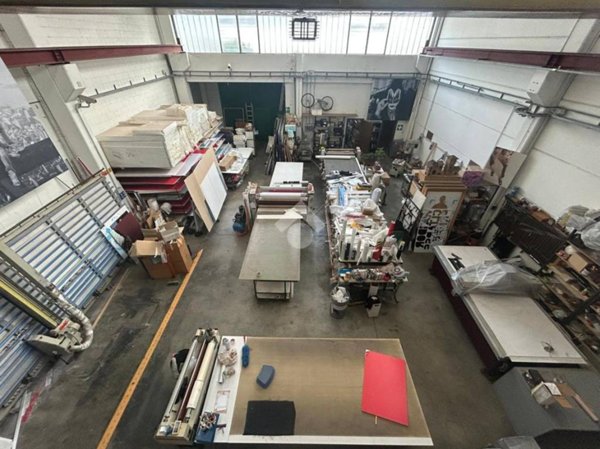 locale commerciale in affitto a Settimo Milanese