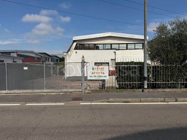 locale commerciale in affitto a Settimo Milanese