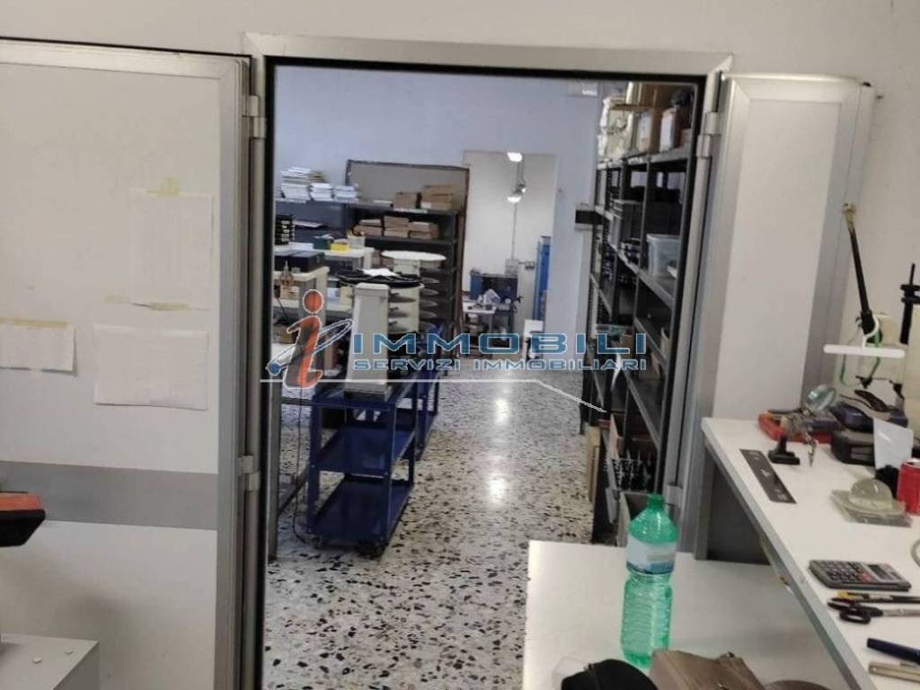 negozio in affitto a Settimo Milanese