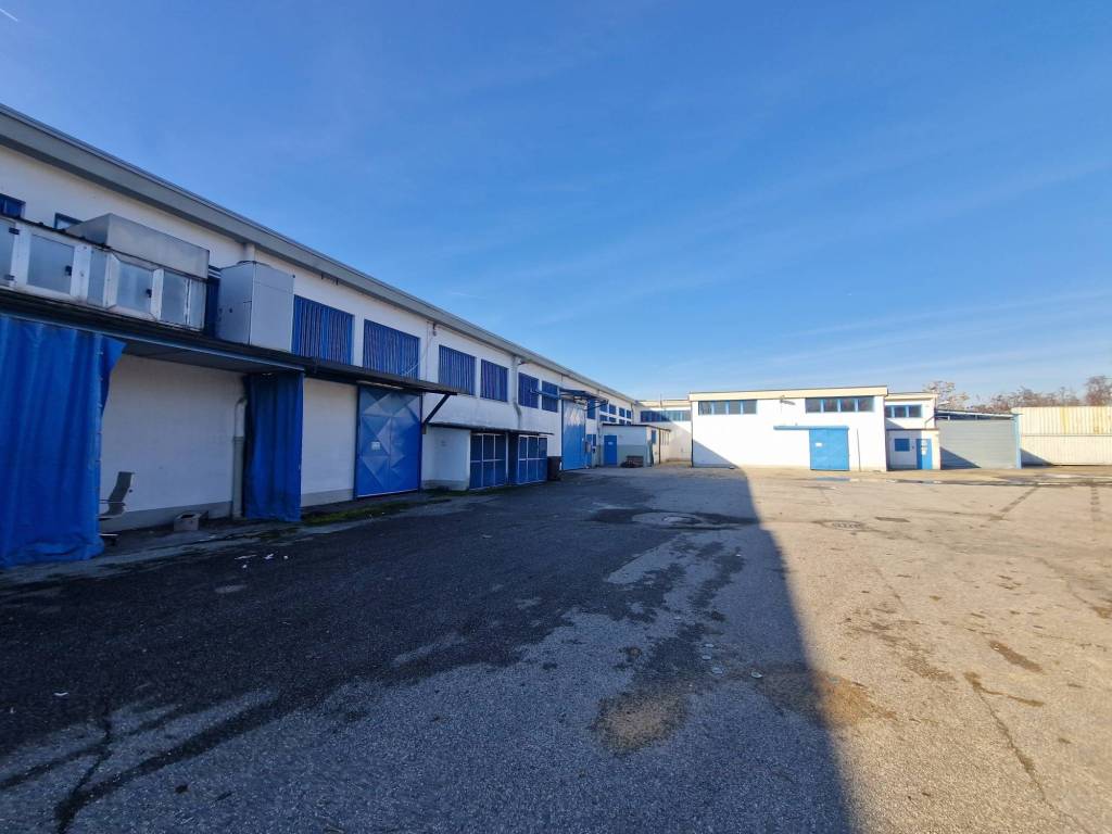 locale commerciale in affitto a Settimo Milanese