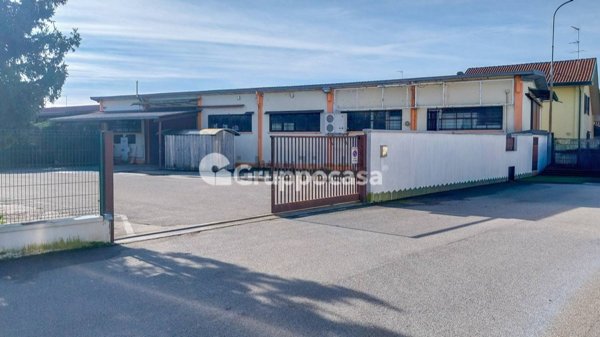 locale commerciale in affitto a Settimo Milanese
