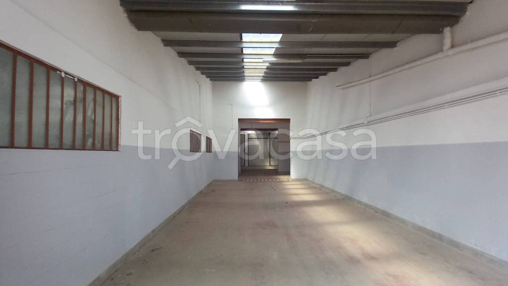 locale commerciale in affitto a Solaro