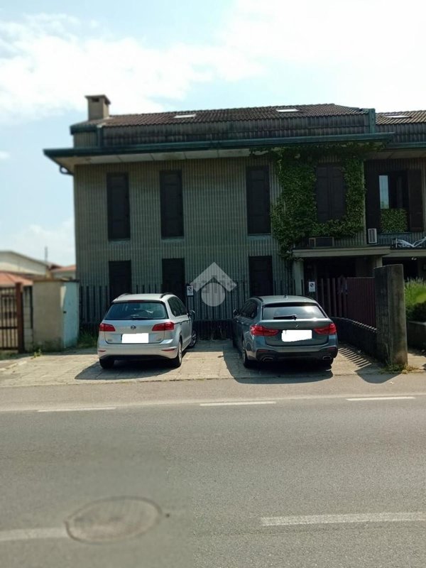 capannone in affitto a Solaro