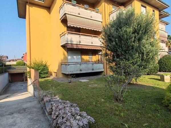 intera palazzina in affitto a Solaro