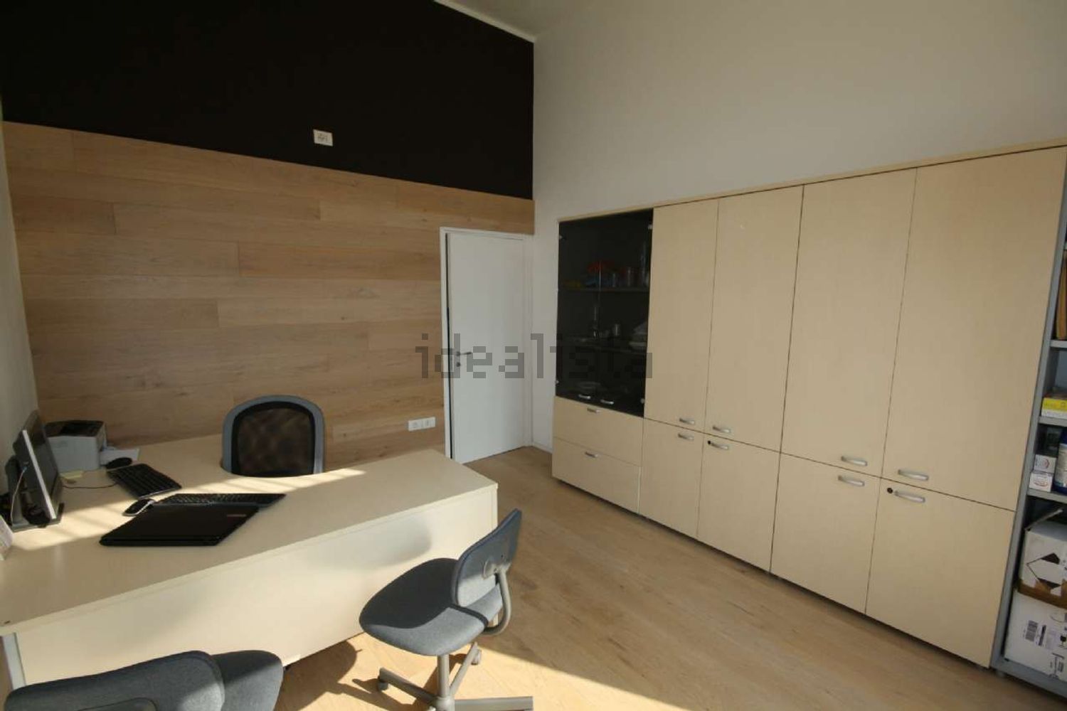 ufficio in affitto a Solaro