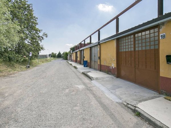 locale commerciale in affitto a Solaro