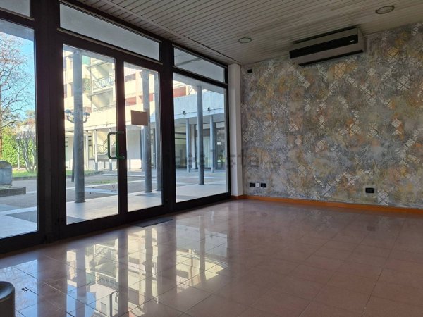 loft in affitto a Solaro in zona Villaggio Brollo