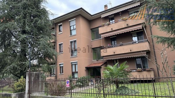 ufficio in affitto a Trezzano Rosa