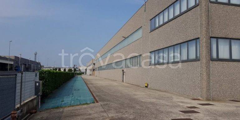 locale commerciale in affitto a Trezzano Rosa