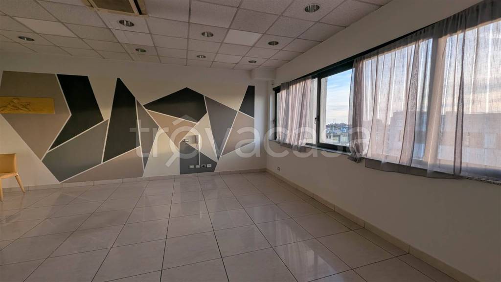 ufficio in affitto a Trezzano Rosa