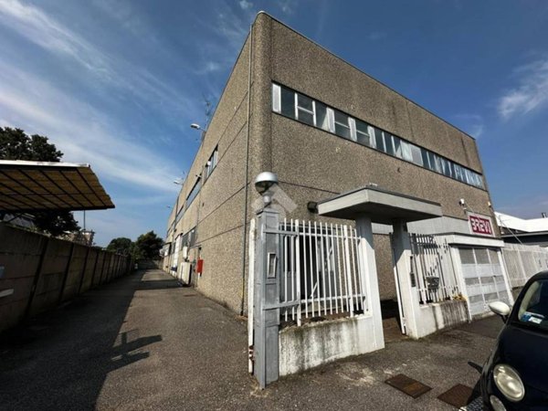 negozio in affitto a Trezzano sul Naviglio