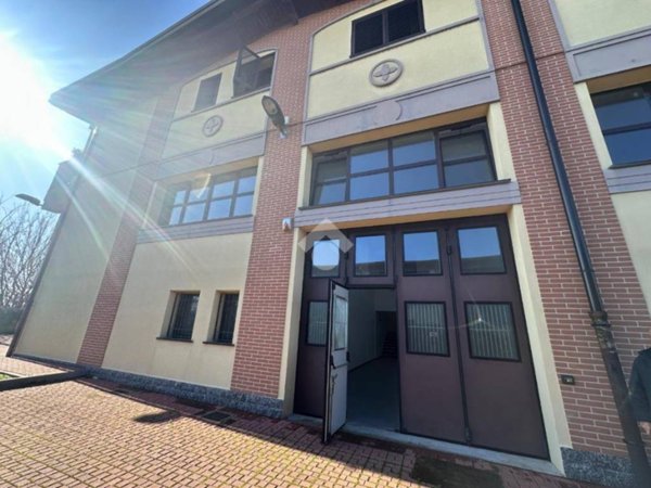 negozio in affitto a Trezzano sul Naviglio