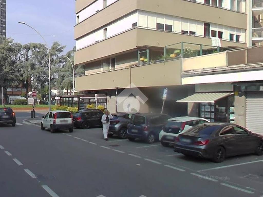 negozio in affitto a Trezzano sul Naviglio