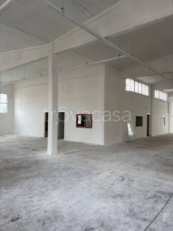 locale commerciale in affitto a Trezzano sul Naviglio