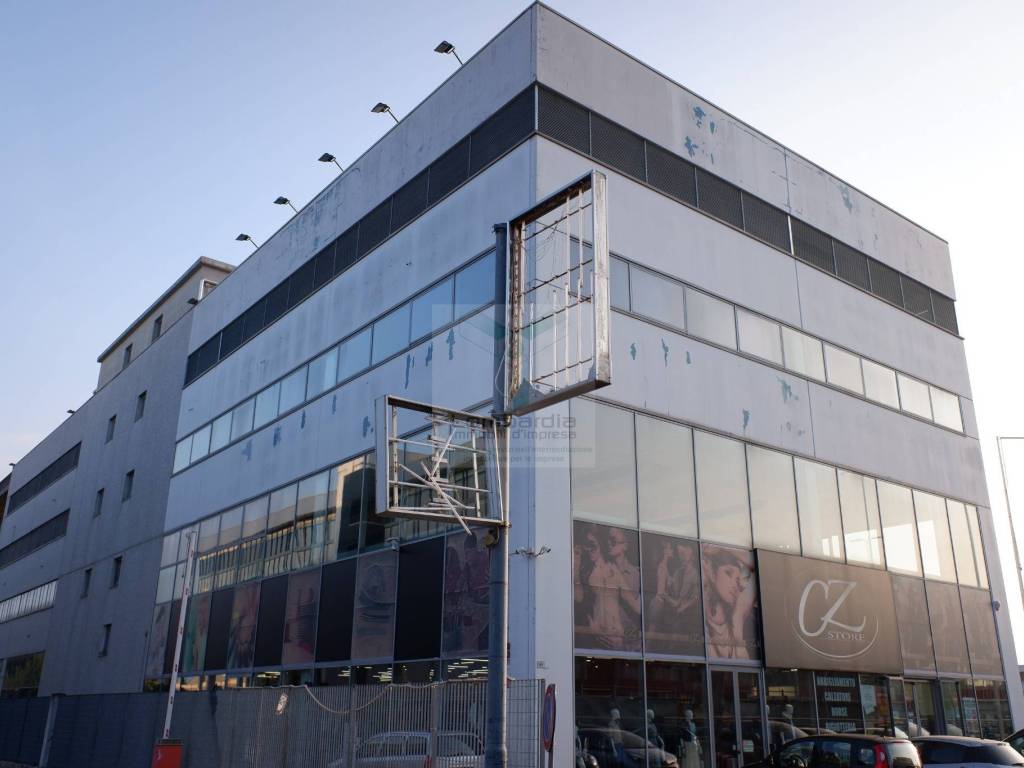 negozio in affitto a Trezzano sul Naviglio