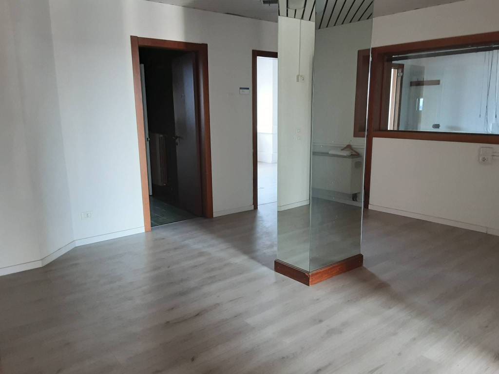 ufficio in affitto a Trezzano sul Naviglio