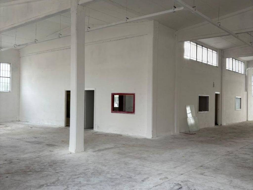 locale commerciale in affitto a Trezzano sul Naviglio