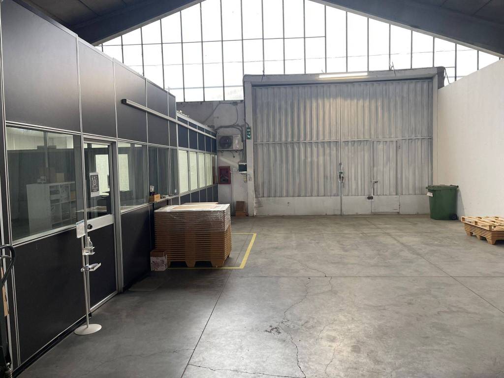 locale commerciale in affitto a Trezzano sul Naviglio