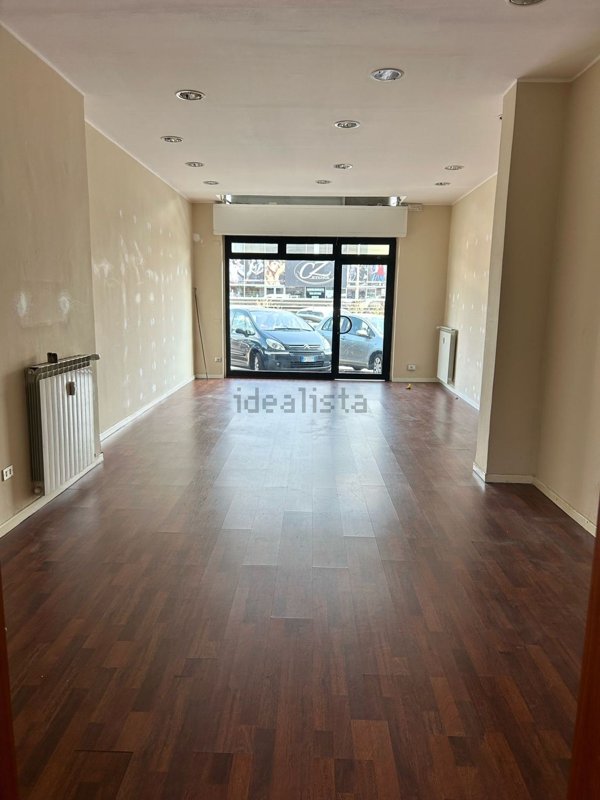 negozio in affitto a Trezzano sul Naviglio