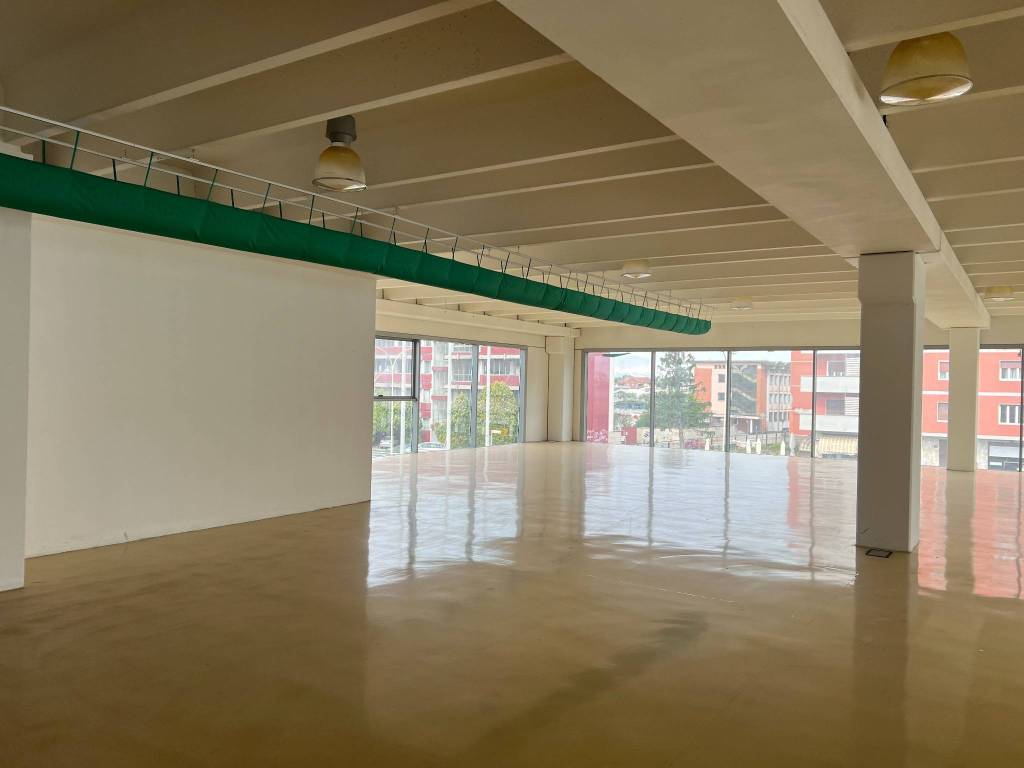 negozio in affitto a Trezzano sul Naviglio