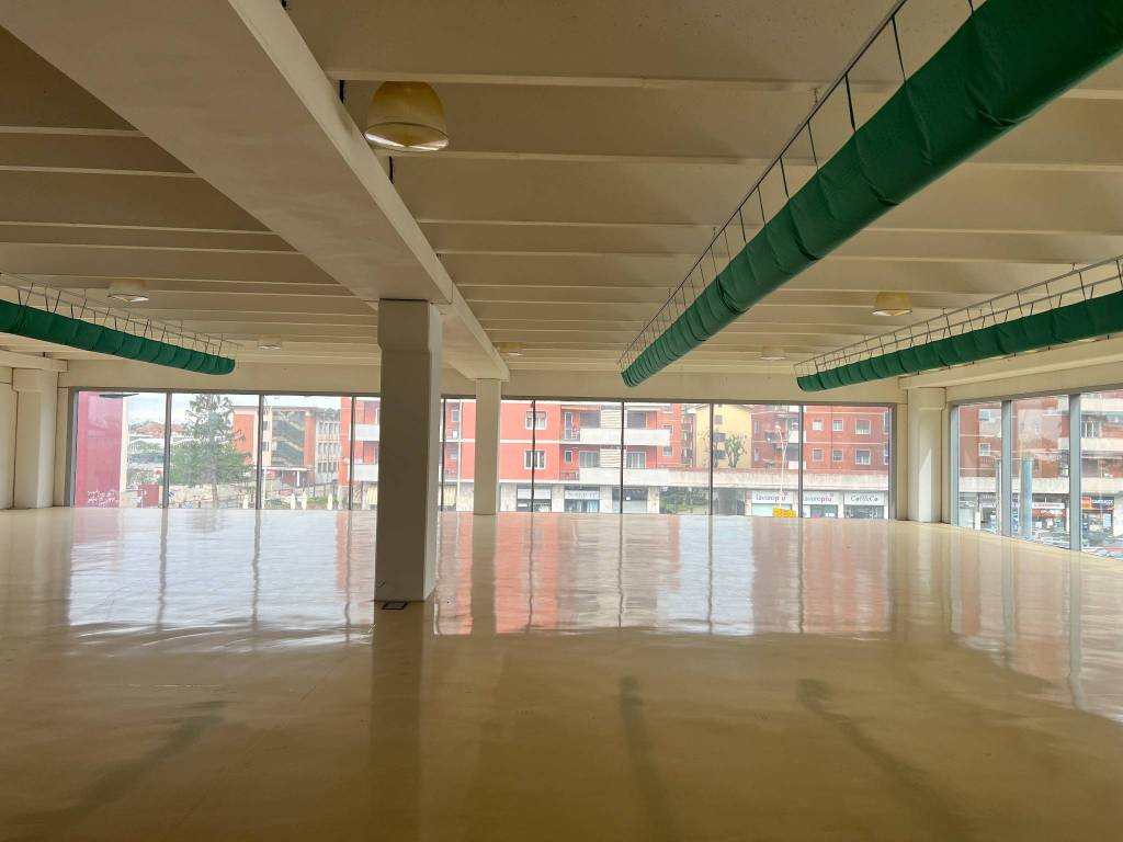 negozio in affitto a Trezzano sul Naviglio