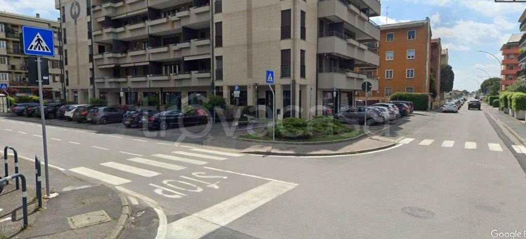 negozio in affitto a Trezzano sul Naviglio