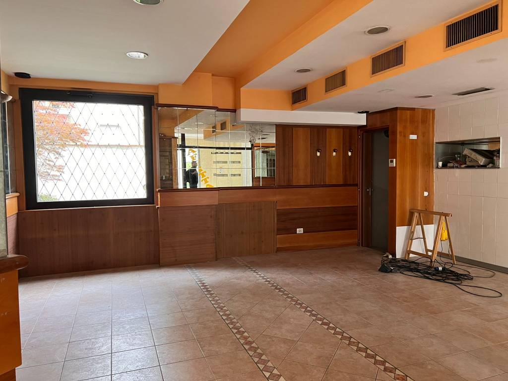 negozio in affitto a Trezzo sull'Adda