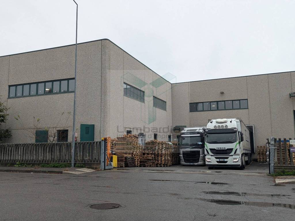 locale commerciale in affitto a Trezzo sull'Adda