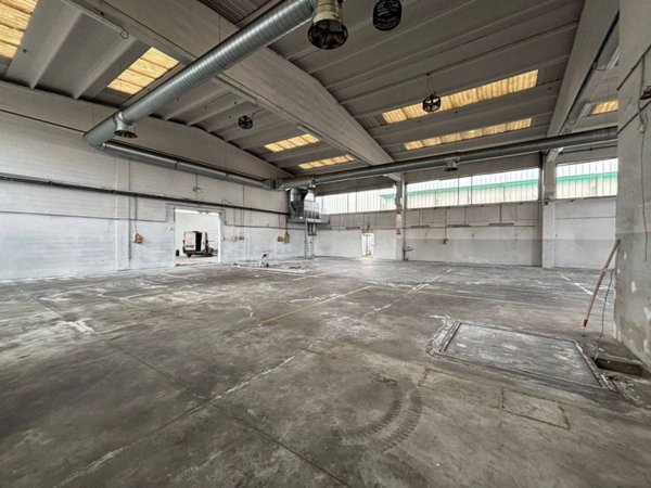 locale commerciale in affitto a Trezzo sull'Adda