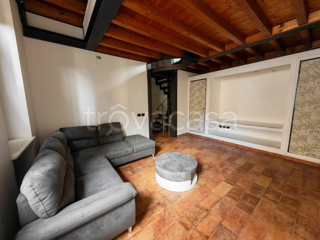 appartamento in affitto a Trezzo sull'Adda in zona Concesa